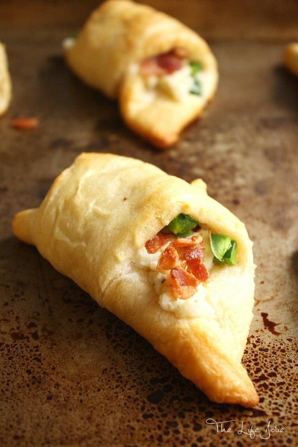 These Bacon Jalapeno Ranch Crescents are a super easy and delicious appetizer- they come together so quickly and taste awesome!