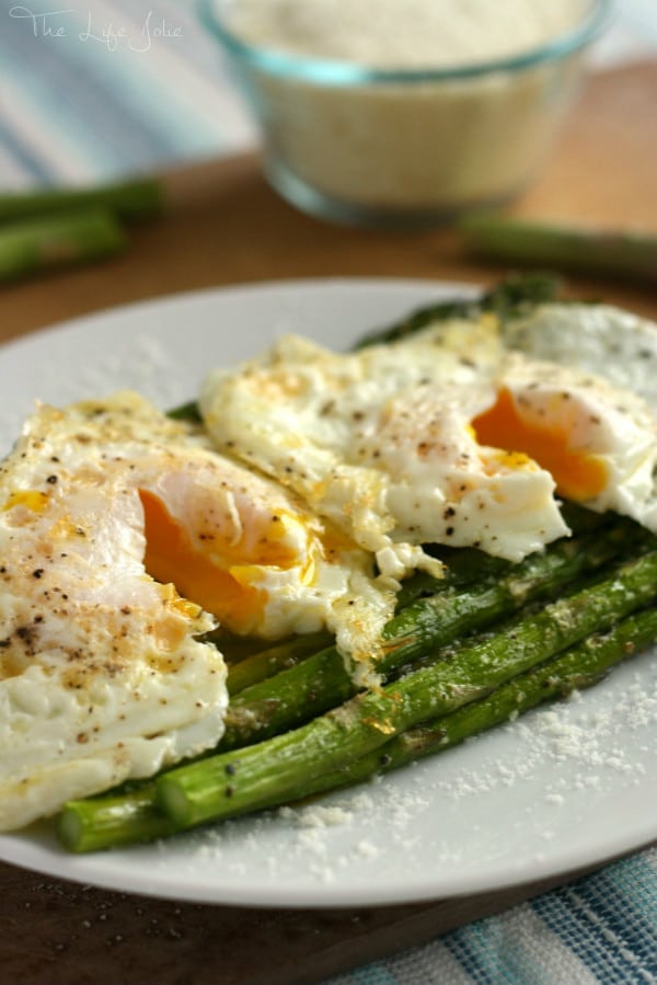 Parmesan Roasted Asparagus with Fried Eggs and is a super delicious and easy meatless recipe! The asparagus roasts beautifully in the oven and the eggs add a decadence that make this a beautiful appetizer or entree.