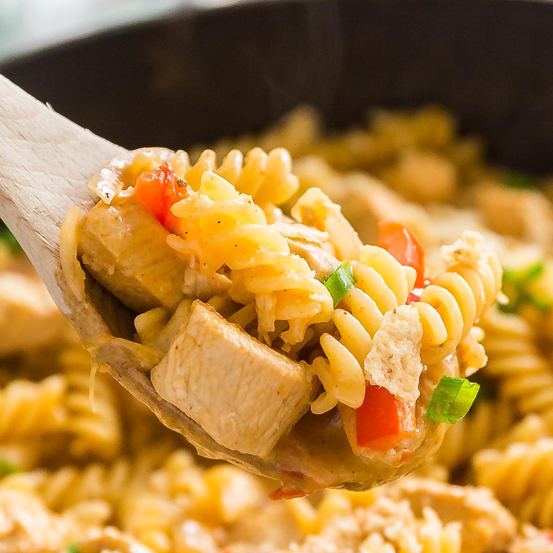 Looking for a quick, easy and delicious weeknight meal for your family? Look no further, this Creamy Chicken Fajita Pasta is full of tender chicken, sweet peppers and onions and a spicy kick that will keep everyone coming back for seconds!