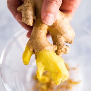 A square image for how to peel ginger.