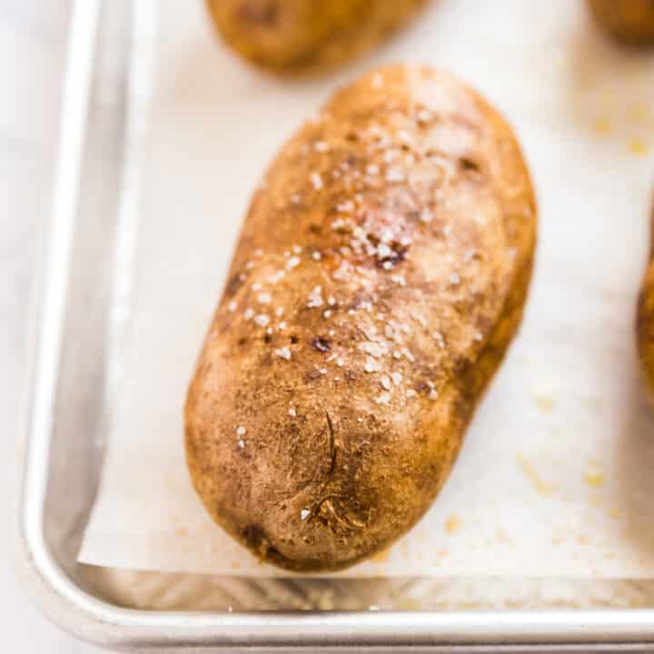 Who doesn't love a good baked potato? I'm going to show you all the tips and tricks for how to cook a baked potato perfectly!