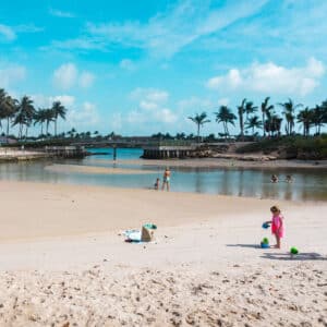 We recently vacationed in Jupiter, Florida and found the very best beach for kids- I'm so excited to tell you all about it! File this under kid friendly beaches in Florida, located just north of West Palm Beach!