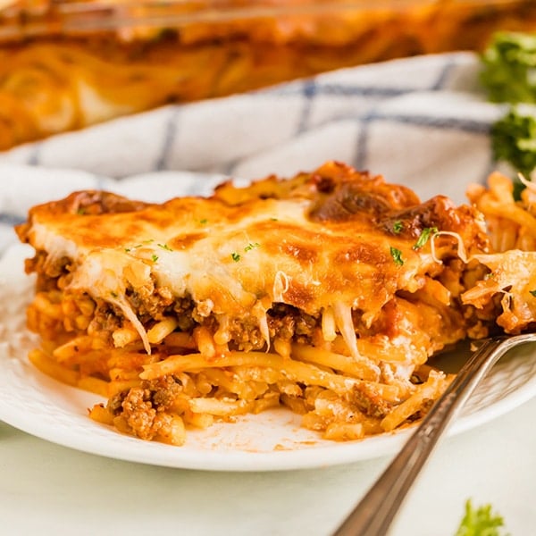Need a proven crowd-pleaser? Make this Million Dollar Spaghetti recipe! This meaty, cheesy Italian pasta casserole is so easy and delicious your family will be fighting for seconds!