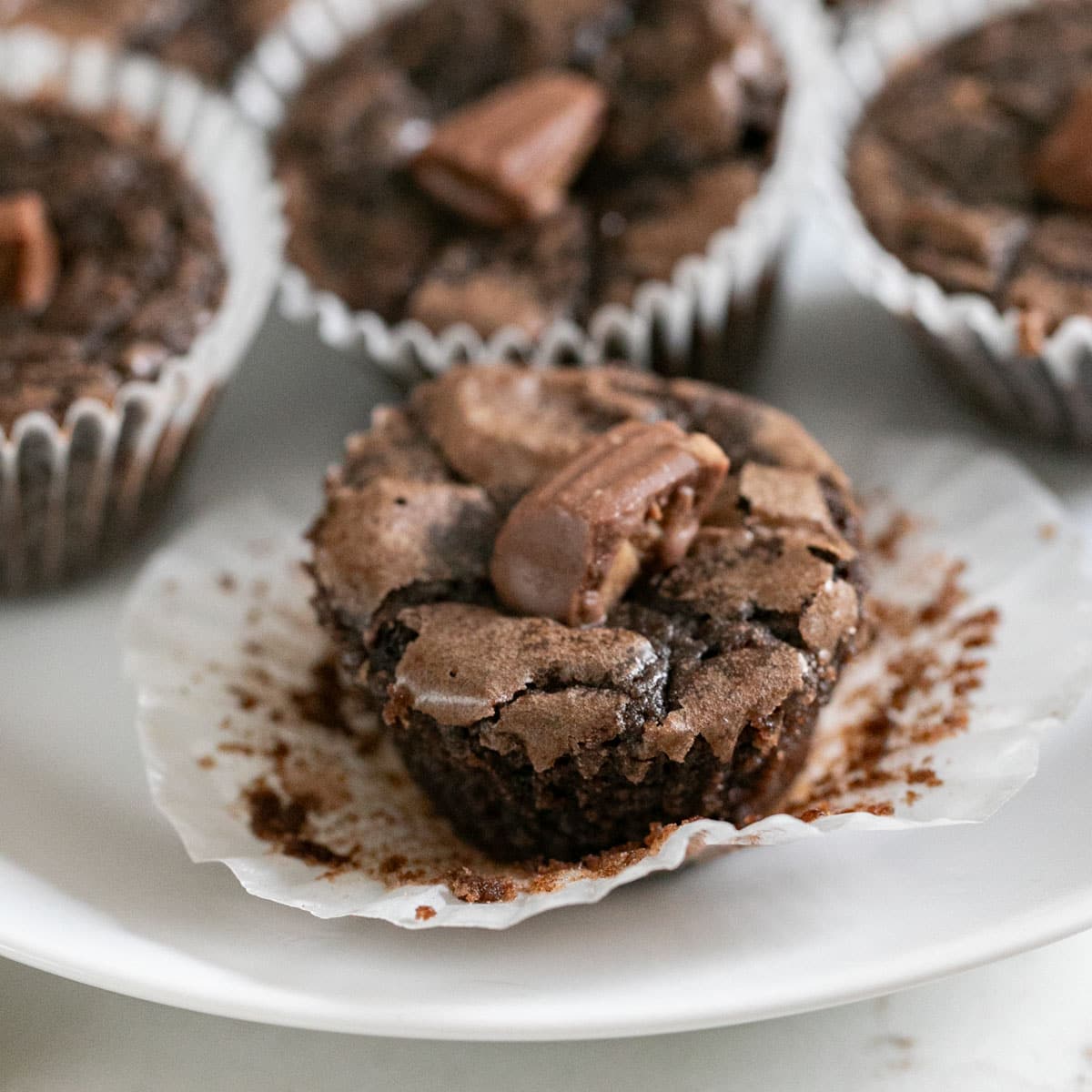 Why “I Need Something Sweet” People Keep These No-Bake Superfood Brownies in Their Fridge (On Repeat) 4 Image